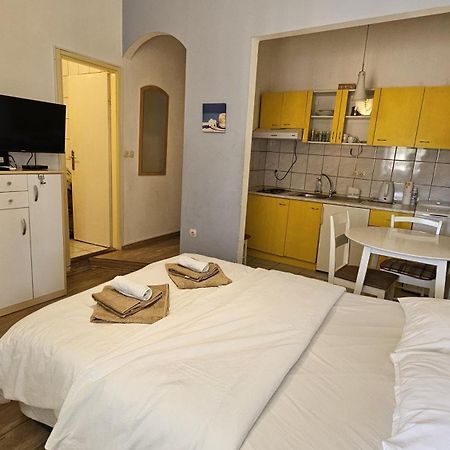 Studio Apartment Kiki For 2, Near Old Town & Beach, Free Wifi Zadar Exteriör bild