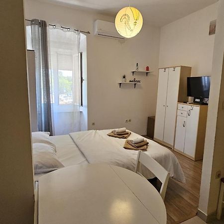 Studio Apartment Kiki For 2, Near Old Town & Beach, Free Wifi Zadar Exteriör bild