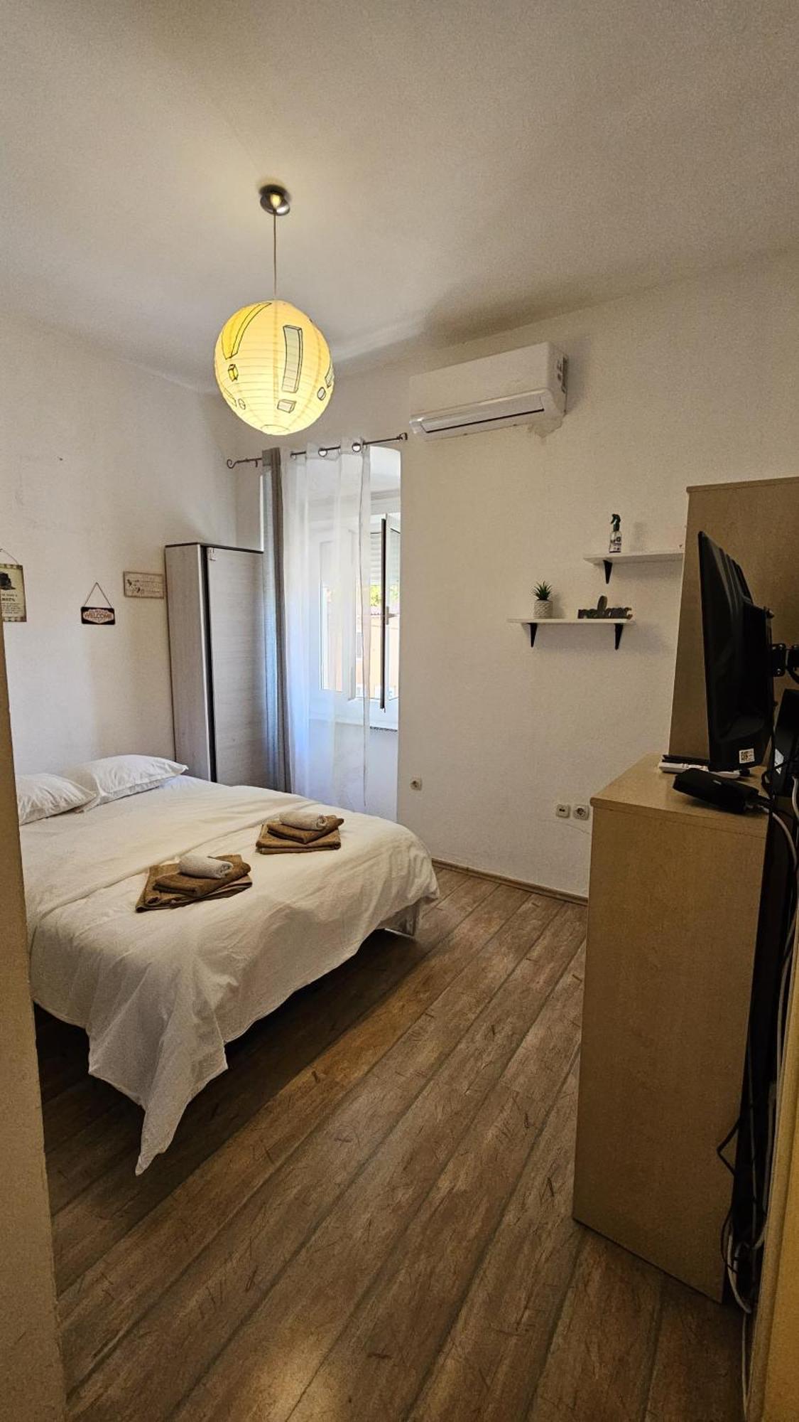 Studio Apartment Kiki For 2, Near Old Town & Beach, Free Wifi Zadar Exteriör bild