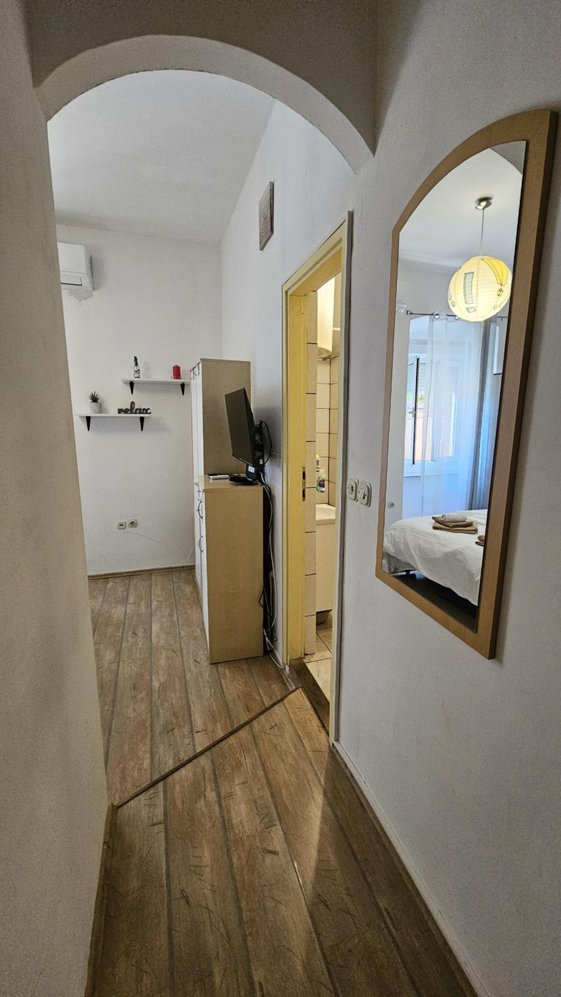 Studio Apartment Kiki For 2, Near Old Town & Beach, Free Wifi Zadar Exteriör bild